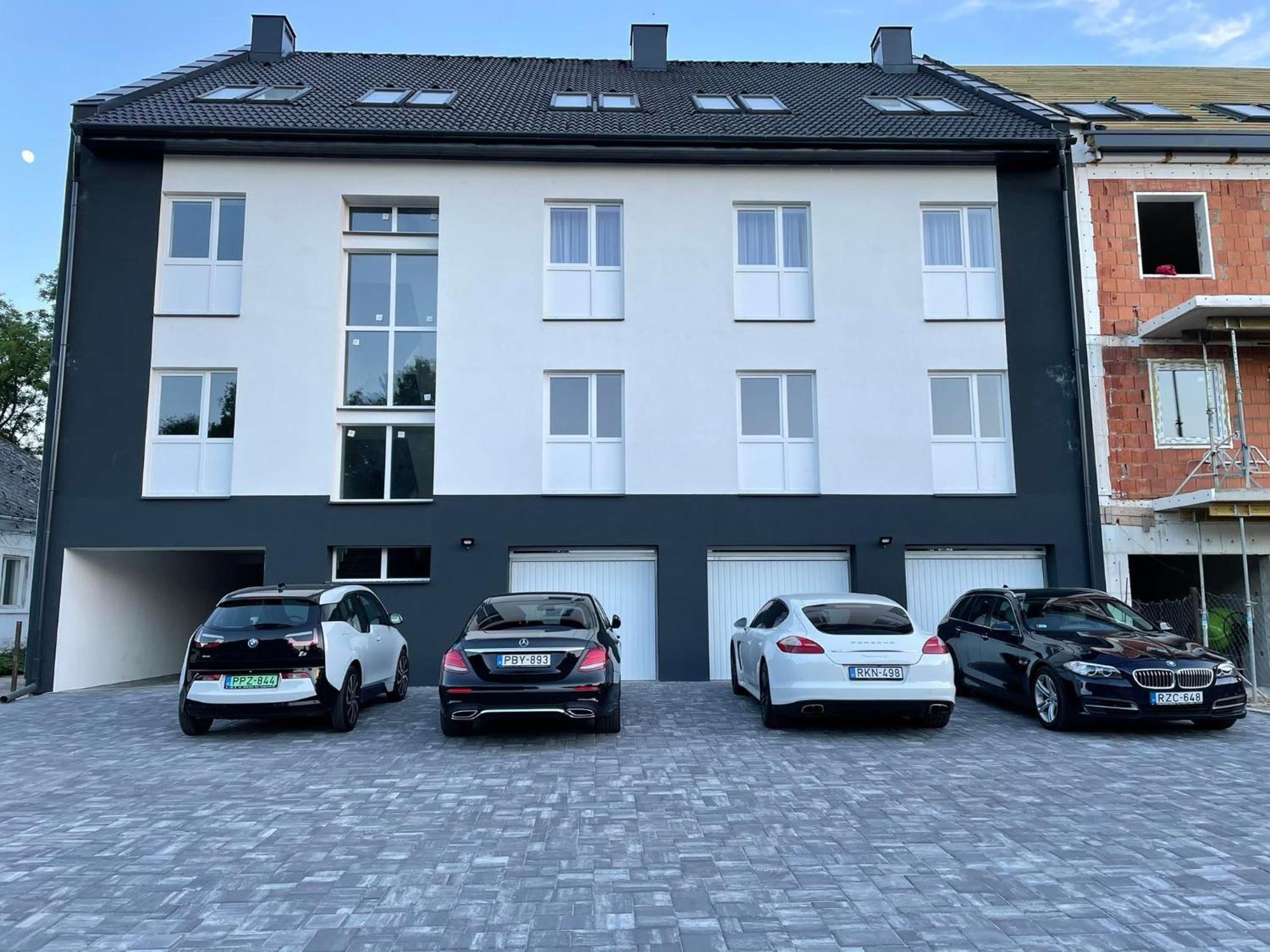 Titan Centrum Apartman Nyiregyhaza Bagian luar foto
